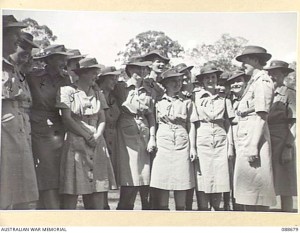 Colonel S.H. Irving, with WA members of the Australian Women's Army Service draft. Image: Australian War Memorial.